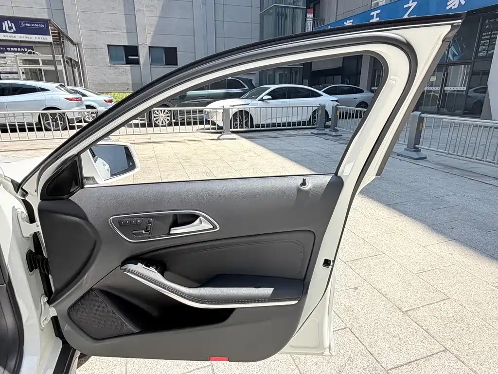 Mercedes-Benz GLA — миниатюра 10