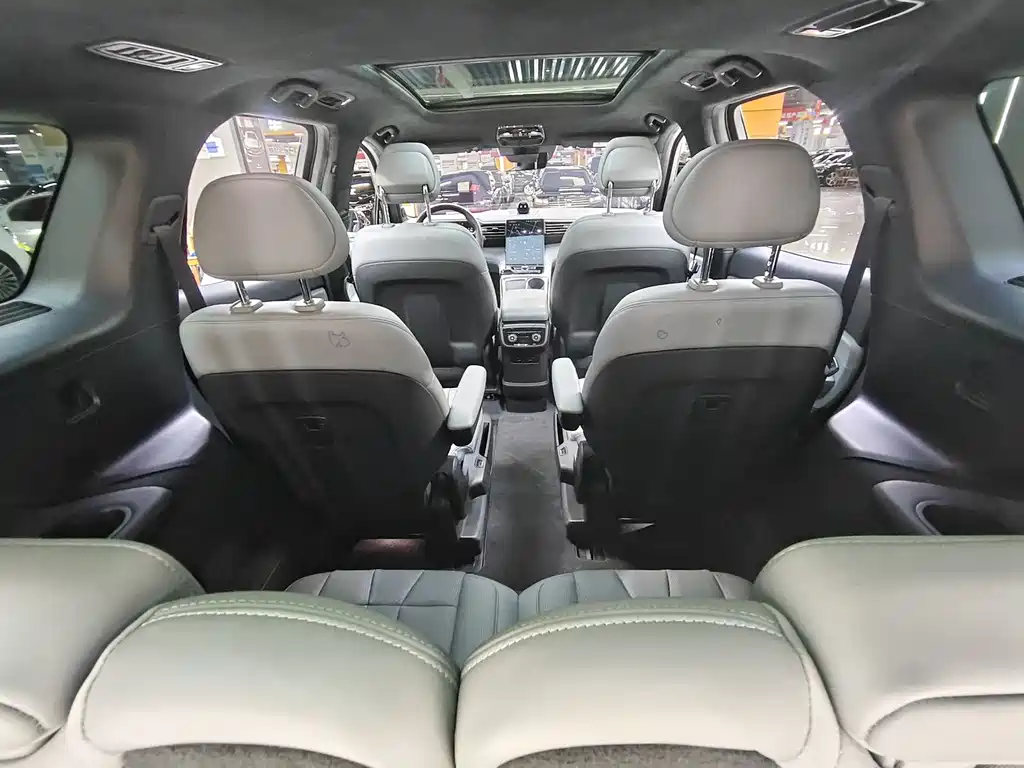 NIO ES8 2020 580KM мест