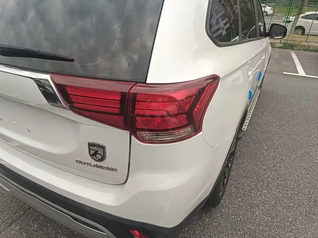 Mitsubishi Outlander — миниатюра 8