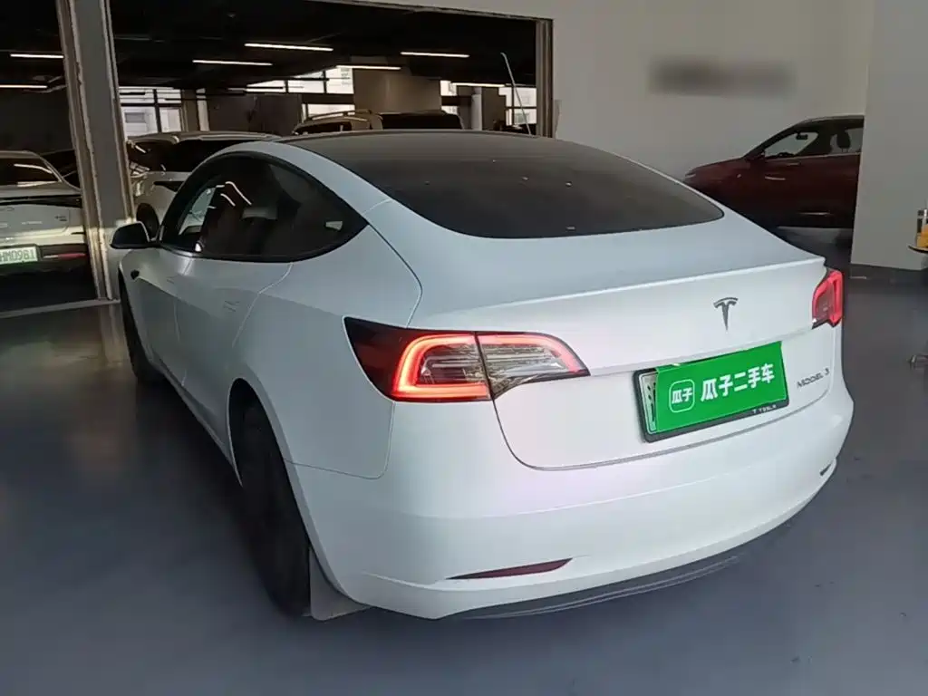 Tesla Model 3 — миниатюра 5