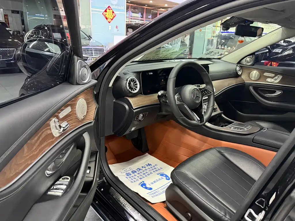 Mercedes-Benz E-Class — миниатюра 7