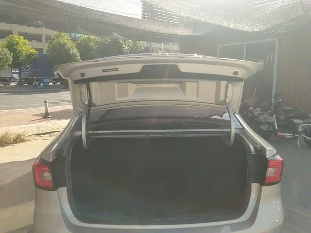 Roewe i5 — миниатюра 19