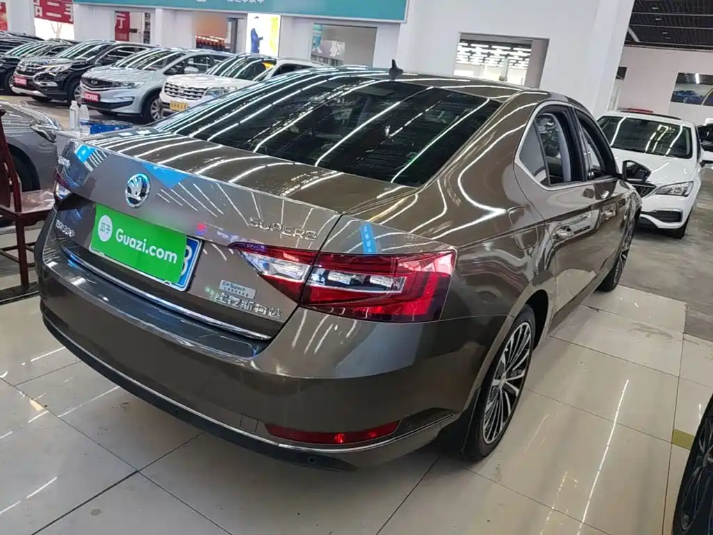 Skoda Superb — миниатюра 7