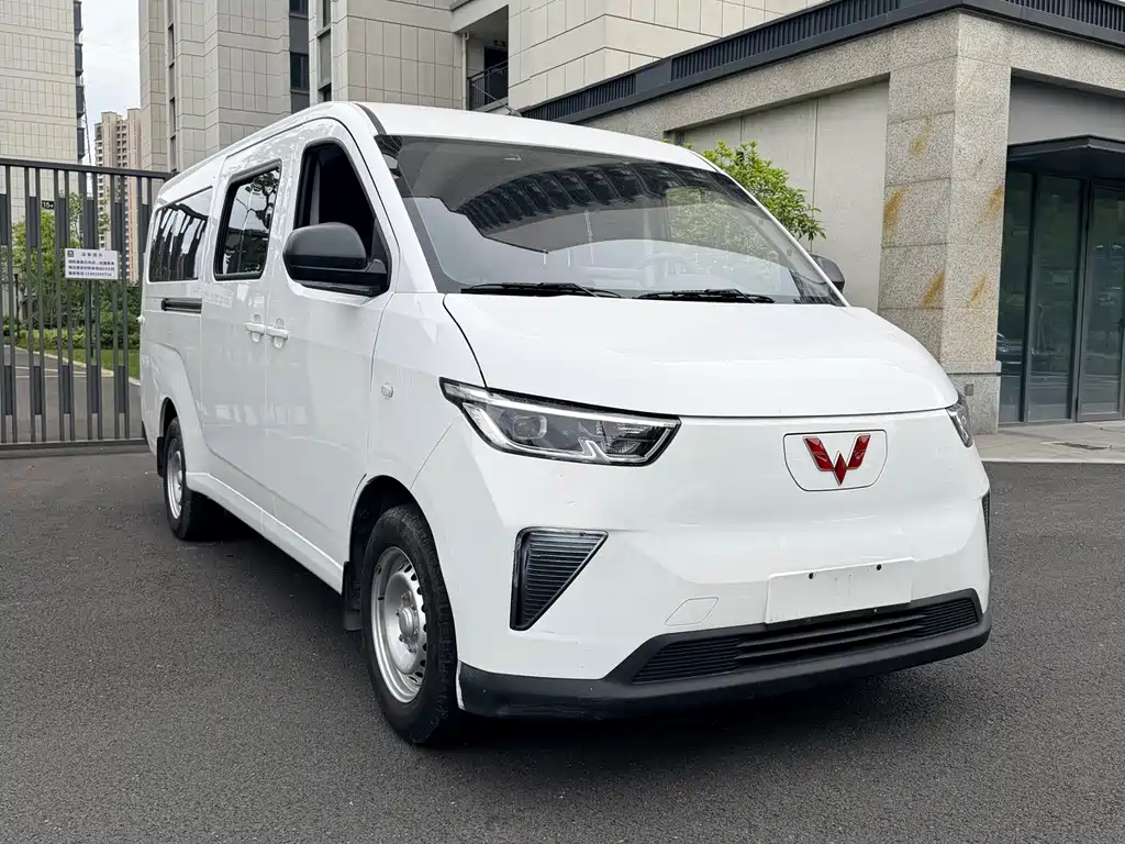 Wuling Yangguang — миниатюра 3