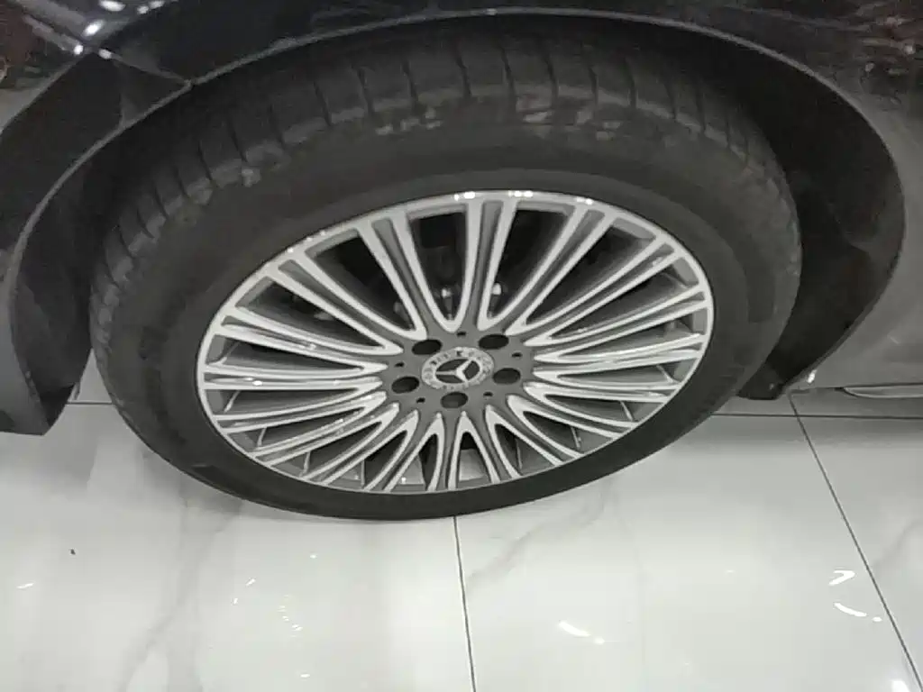 Mercedes-Benz E-Class — миниатюра 23