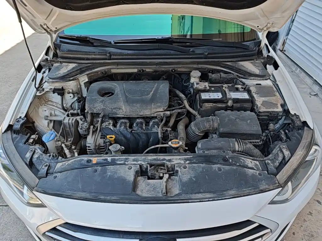Hyundai Elantra — миниатюра 20