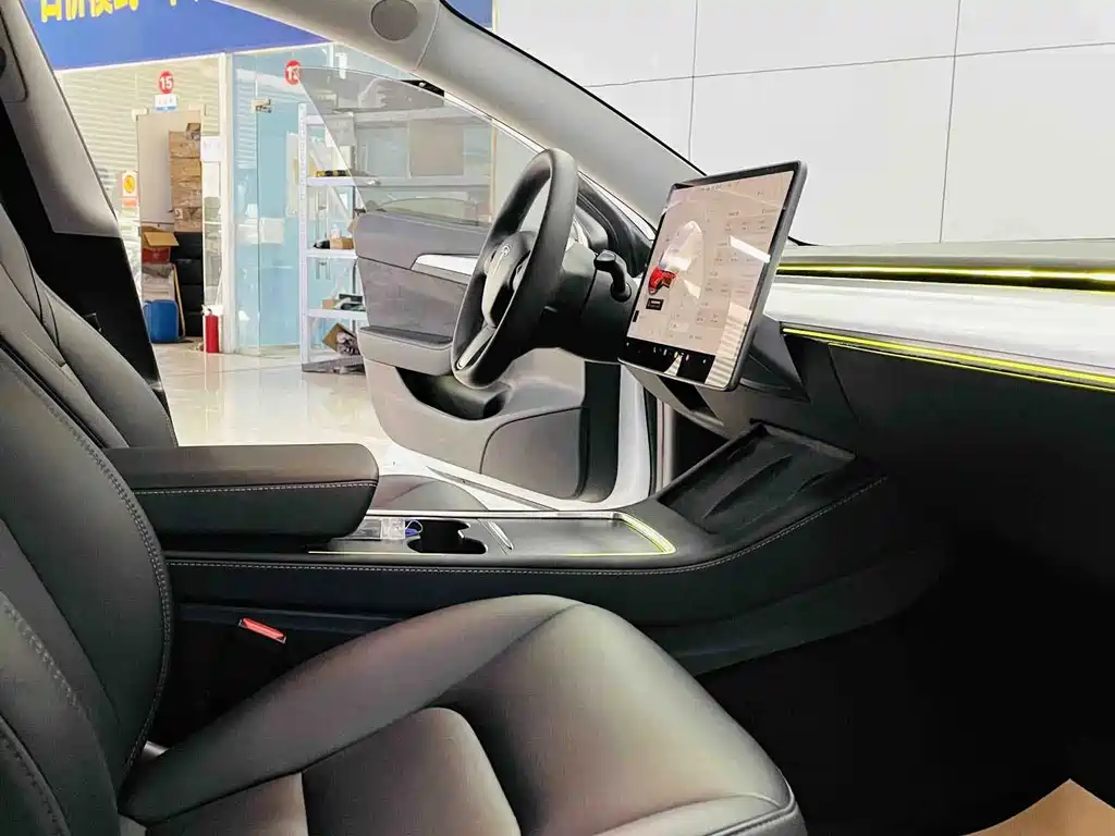 Tesla Model 3 — миниатюра 9