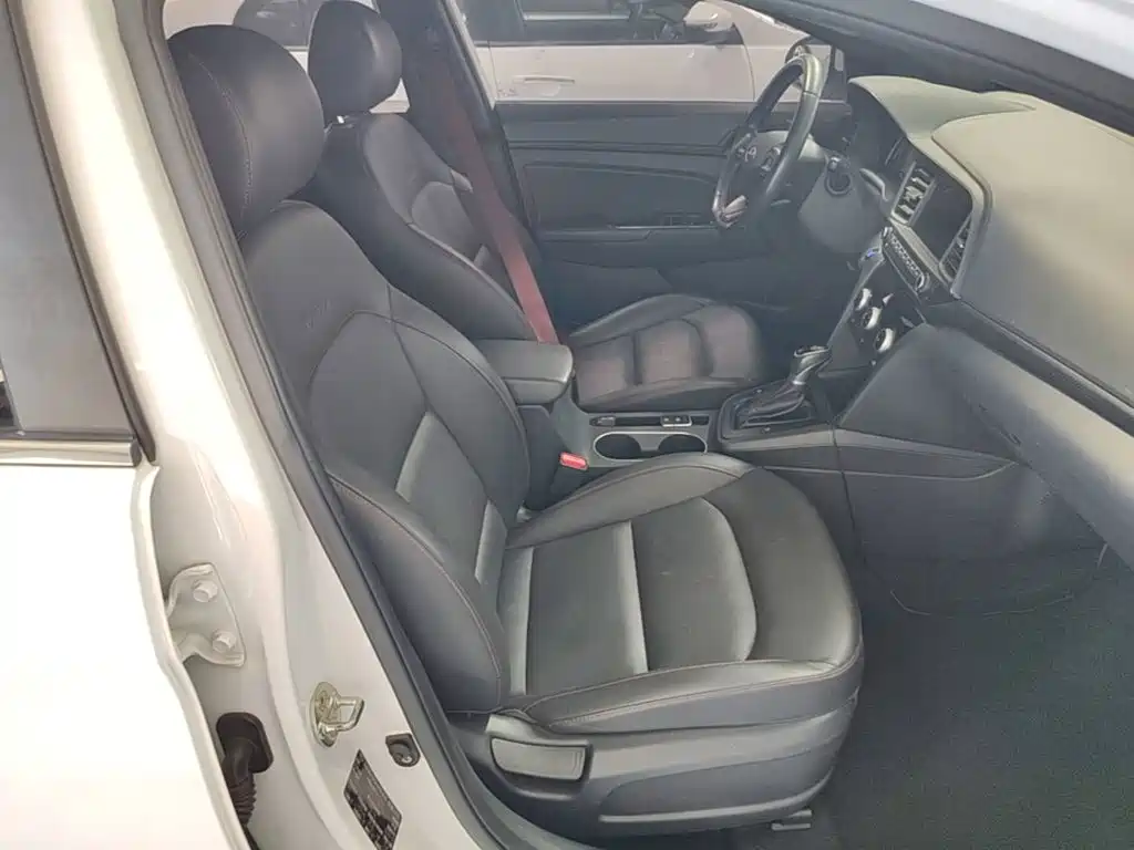 Hyundai Elantra — миниатюра 25