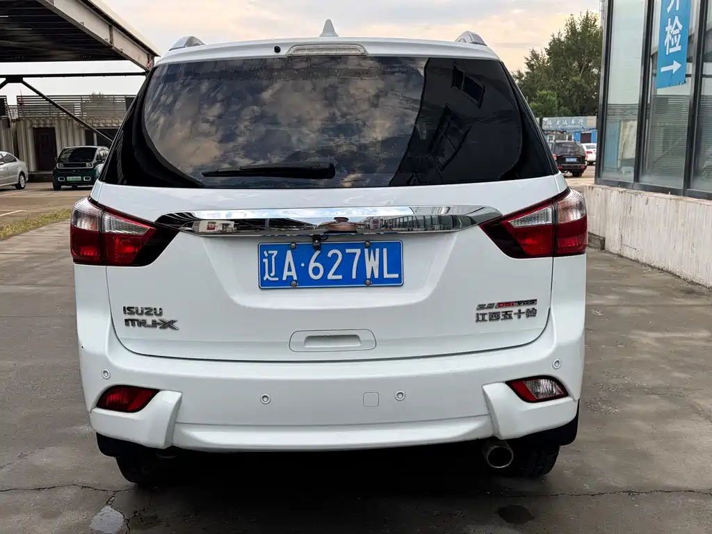 Isuzu MU-X — миниатюра 4