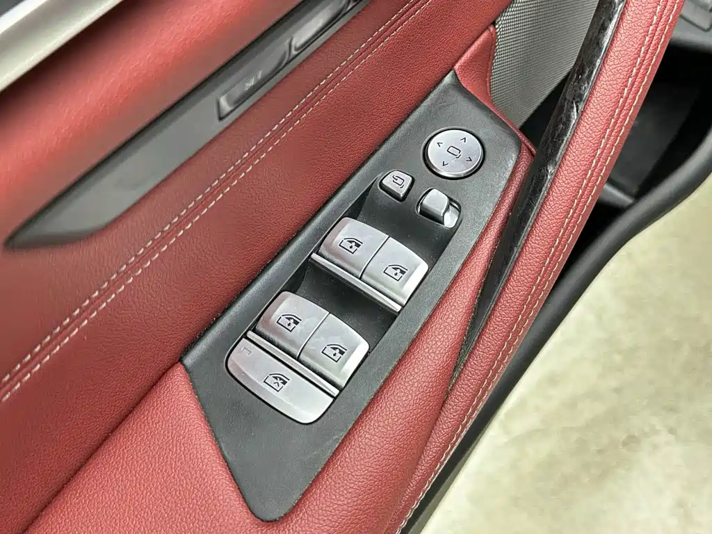 BMW 5 Series — миниатюра 17
