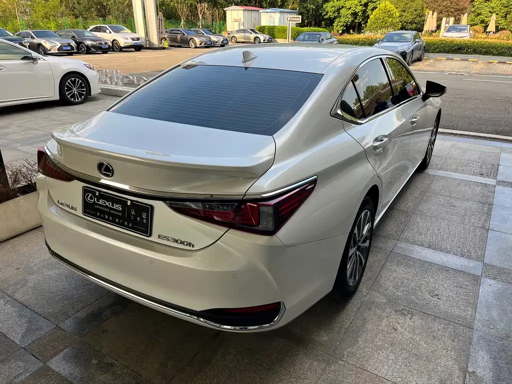 Lexus ES — миниатюра 7
