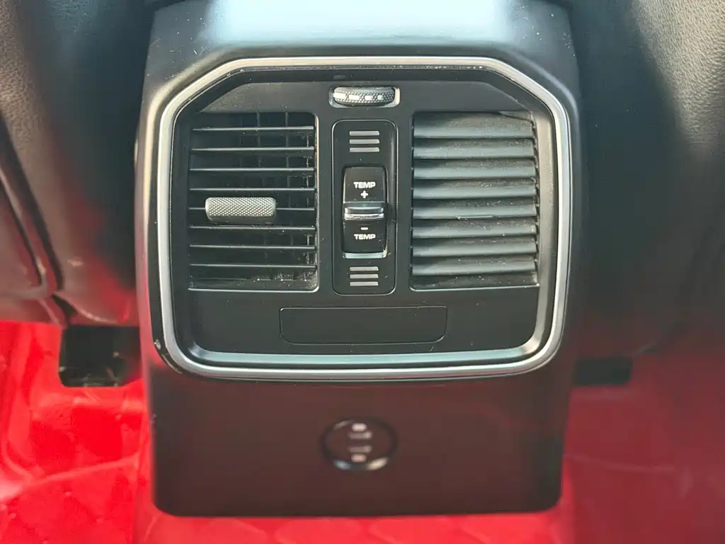 Porsche Macan — миниатюра 8
