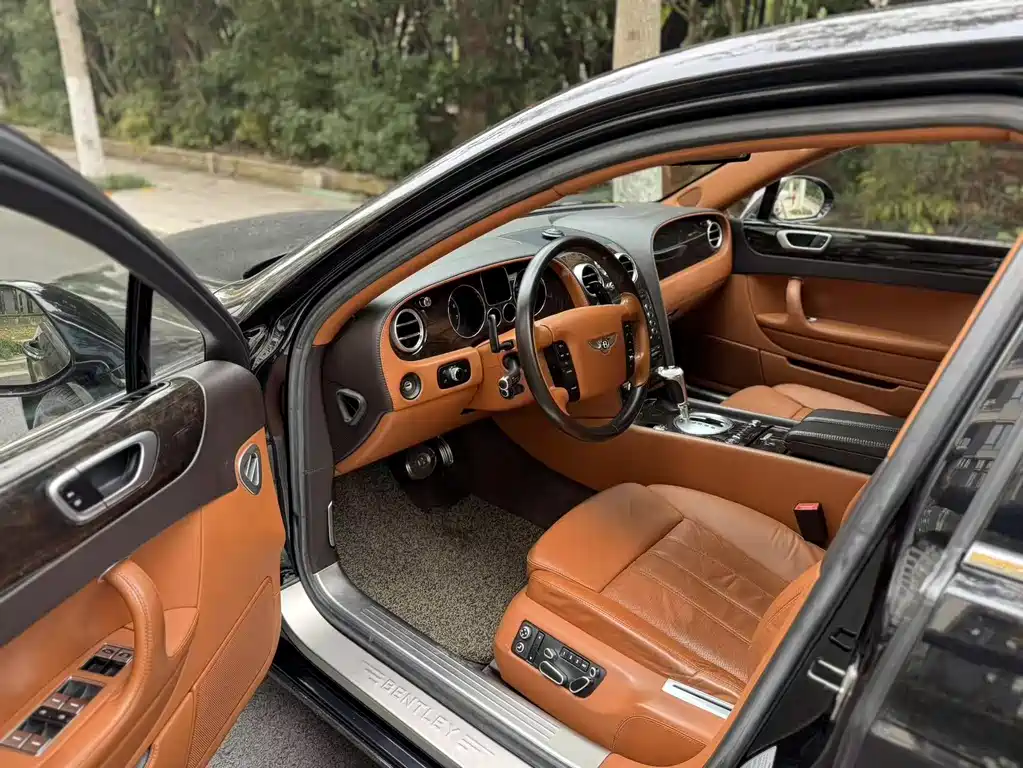 Bentley Flying Spur 2010 6.0T мест