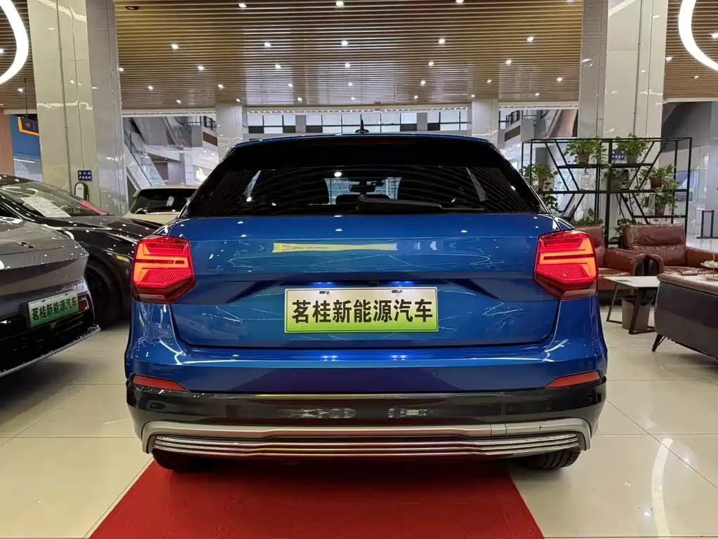 Audi Q2L e-tron — миниатюра 4