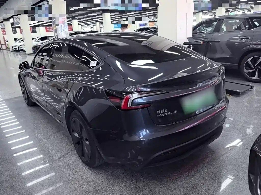 Tesla Model 3 — миниатюра 5