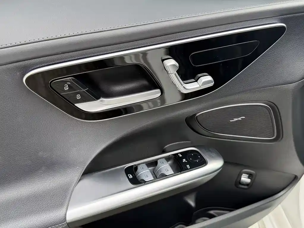Mercedes-Benz C-Class — миниатюра 5