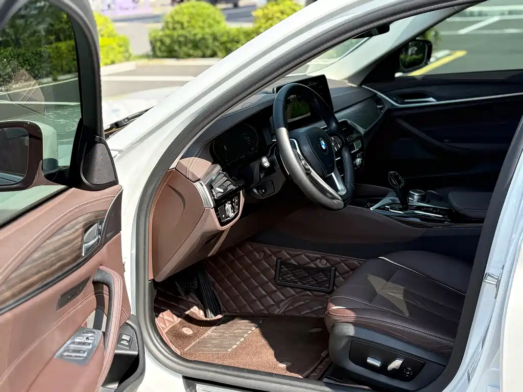BMW 5 Series — миниатюра 7