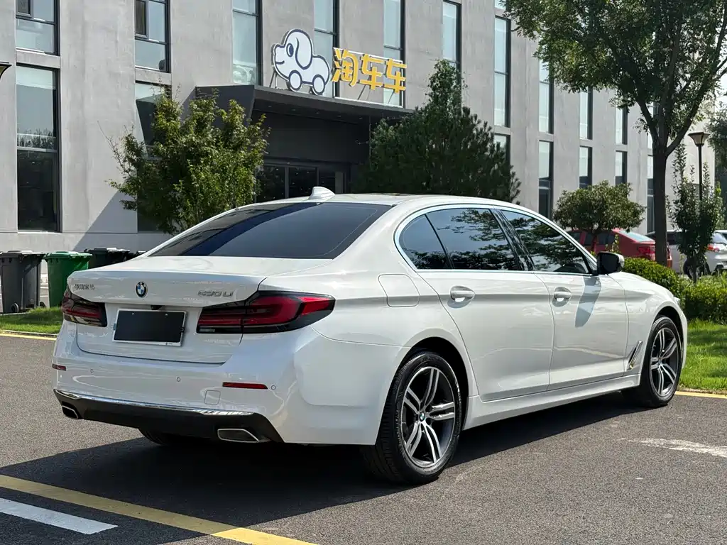 BMW 5 Series — миниатюра 6