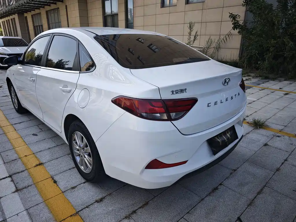 Hyundai Elantra — миниатюра 4