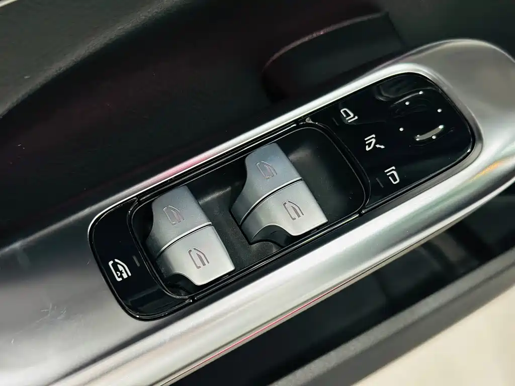 Mercedes-Benz C-Class — миниатюра 12