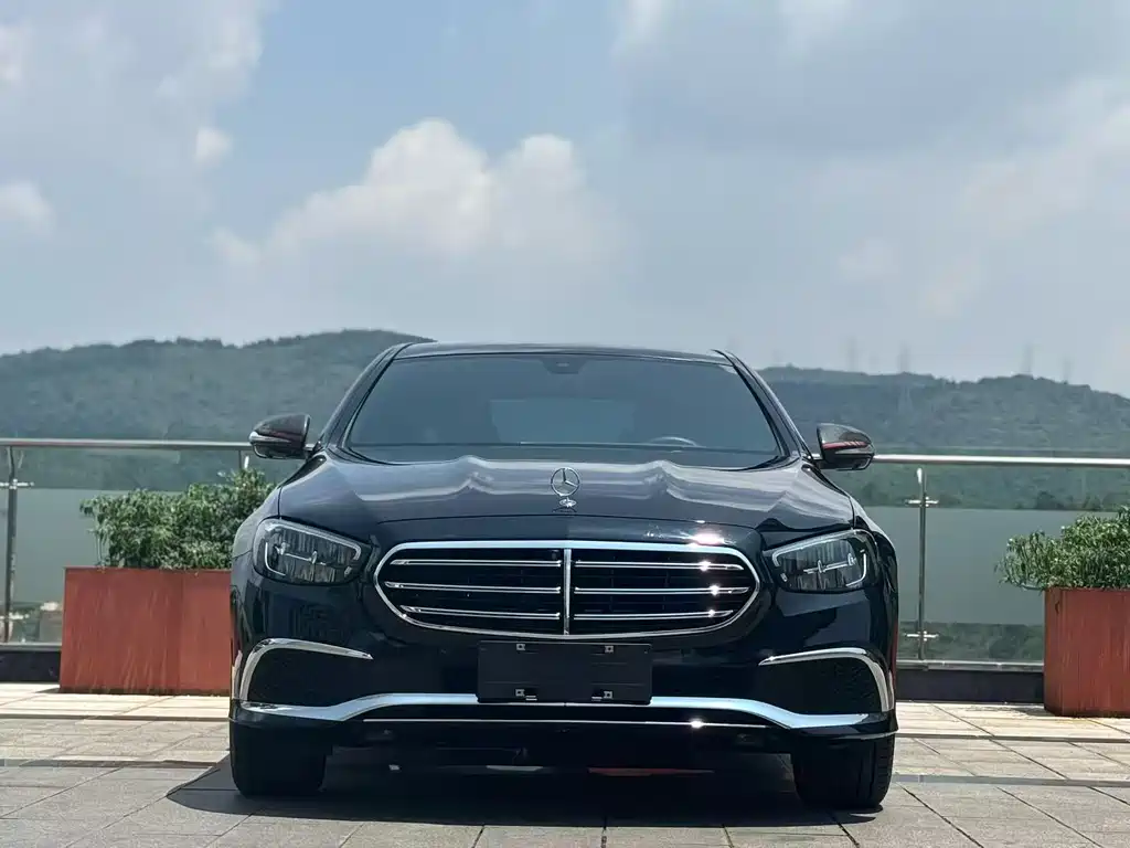 Mercedes-Benz E-Class — миниатюра 2