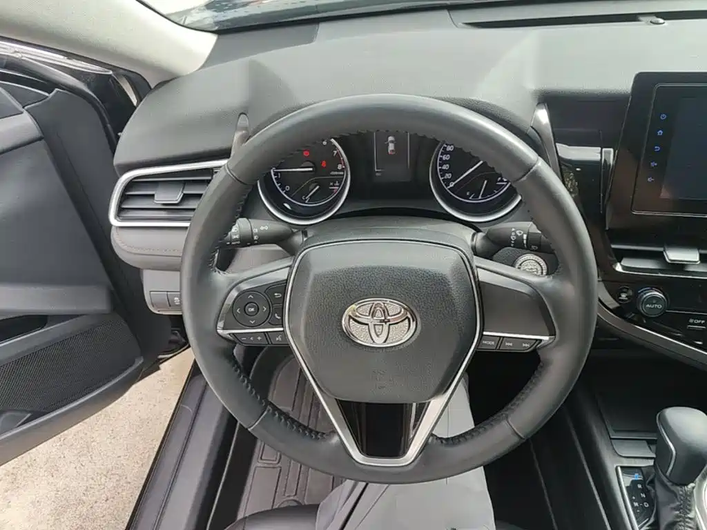 Toyota Camry — миниатюра 11