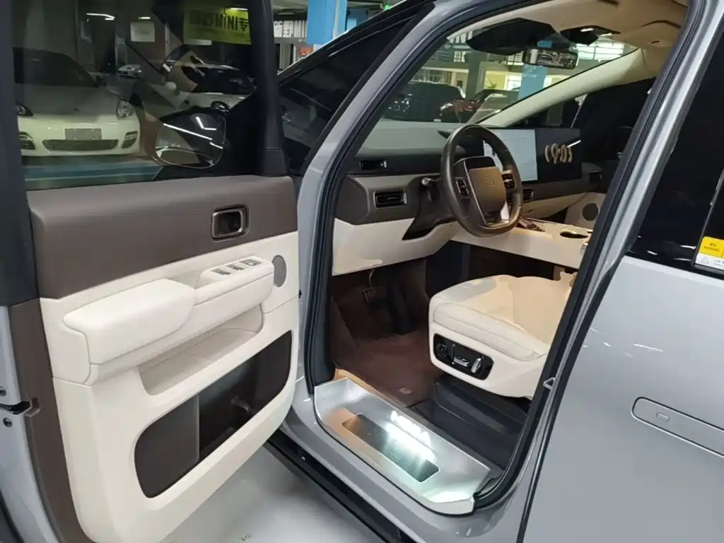 Li Auto Li MEGA — миниатюра 16
