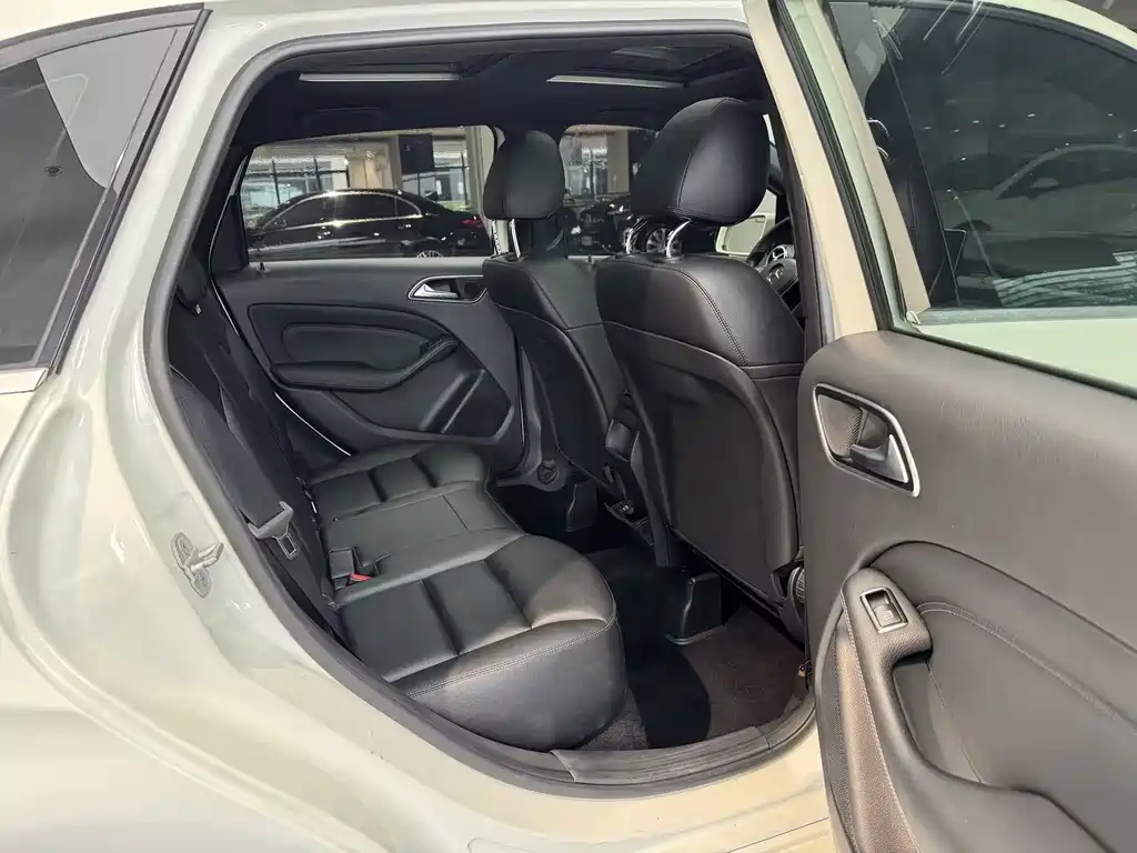 Mercedes-Benz B-Class — миниатюра 11