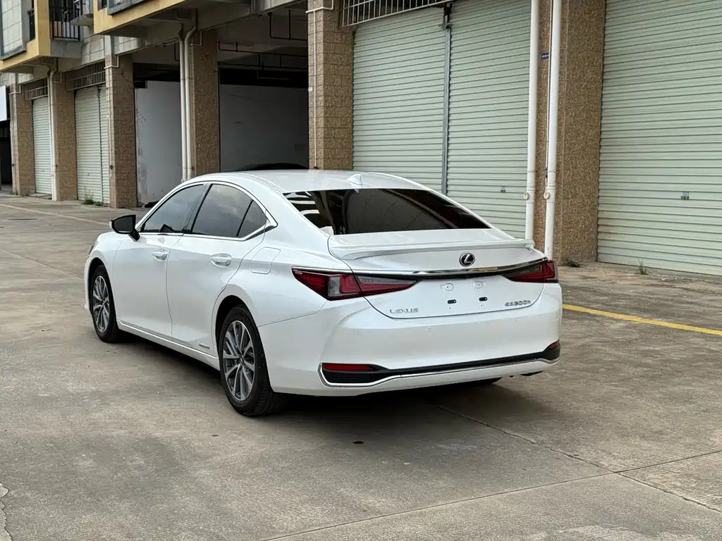 Lexus ES — миниатюра 7