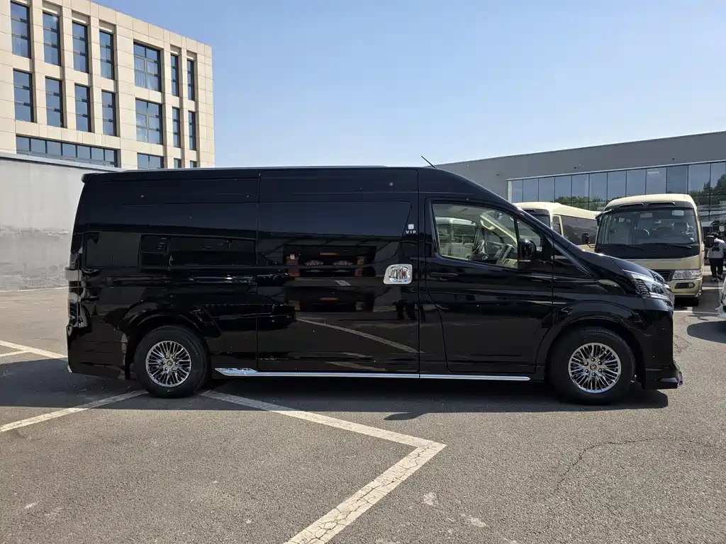 Toyota HiAce 2025 3.5L AT