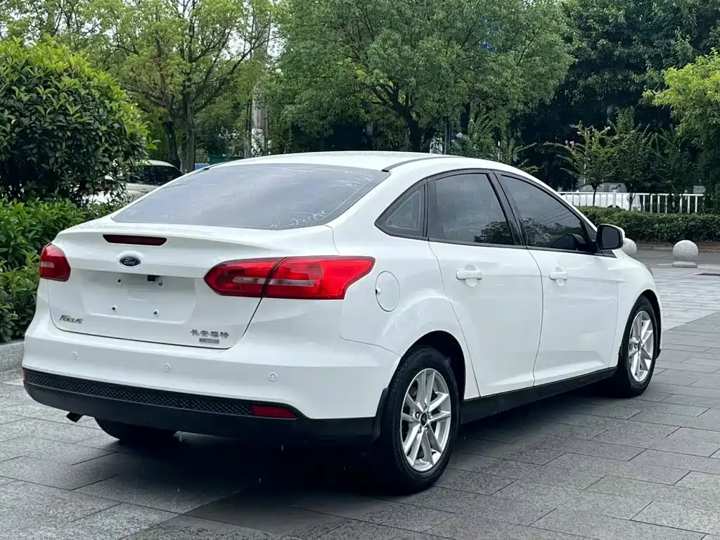 Ford Focus — миниатюра 7