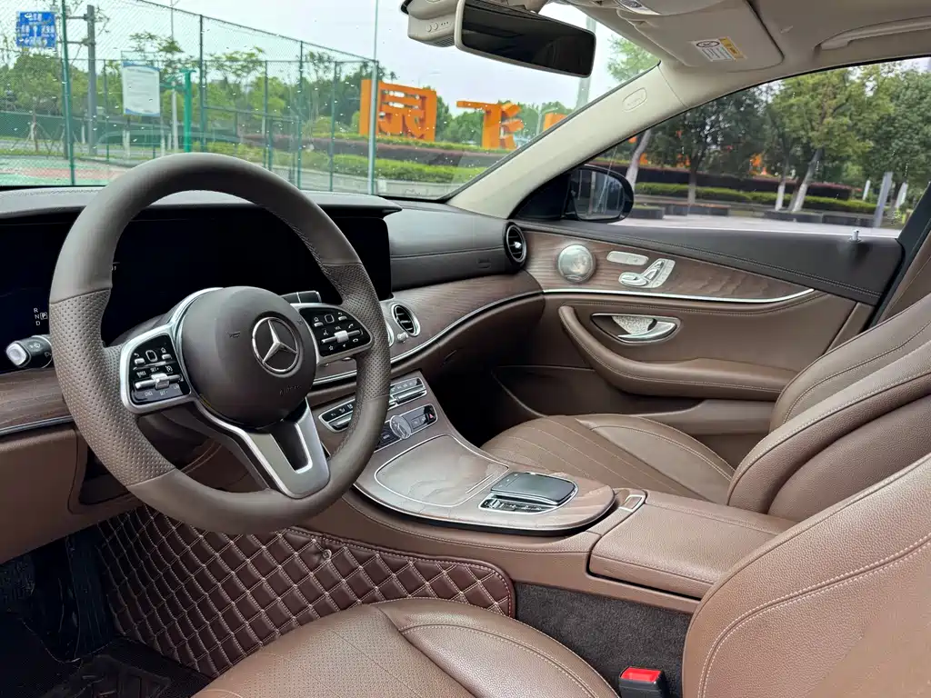 Mercedes-Benz E-Class — миниатюра 5