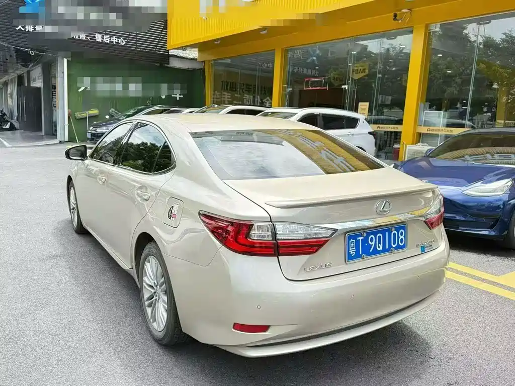Lexus ES — миниатюра 7