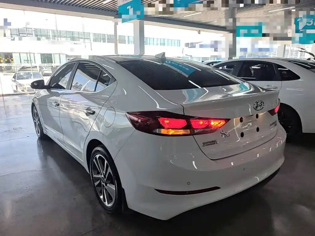 Hyundai Elantra — миниатюра 5