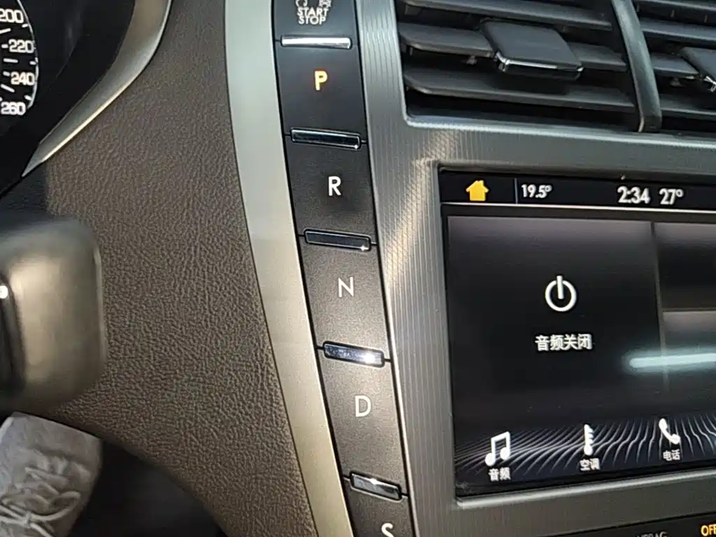 Lincoln MKZ — миниатюра 14