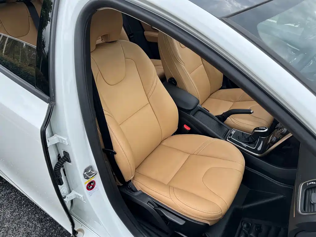 Volvo V40 — миниатюра 19