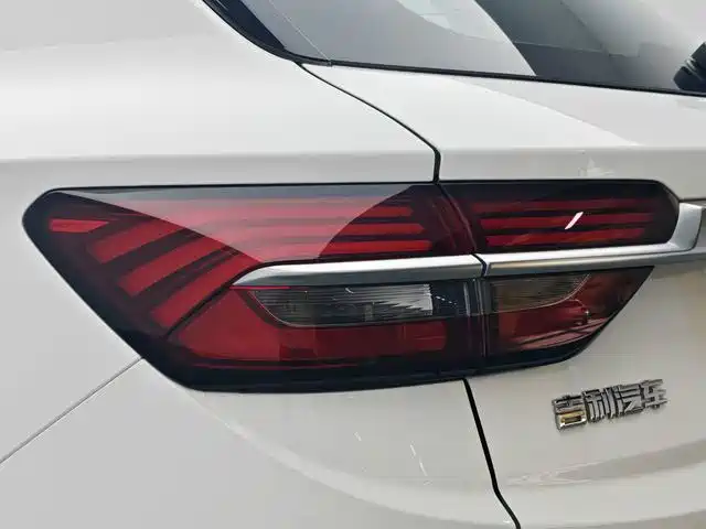 Geely Binyue — миниатюра 10