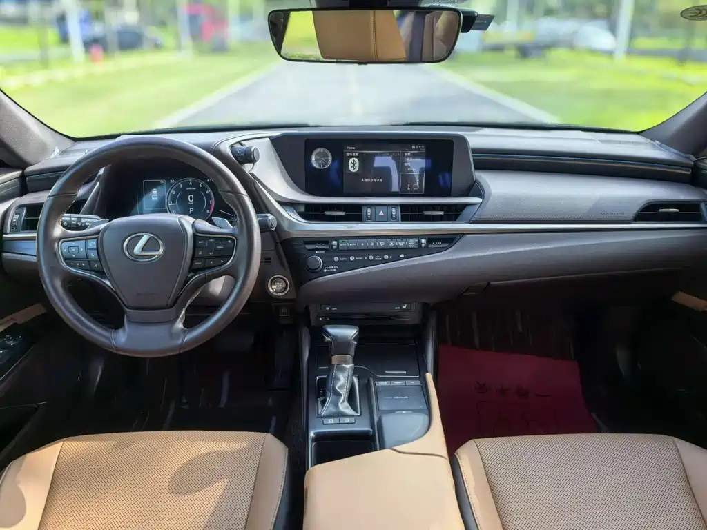 Lexus ES — миниатюра 10