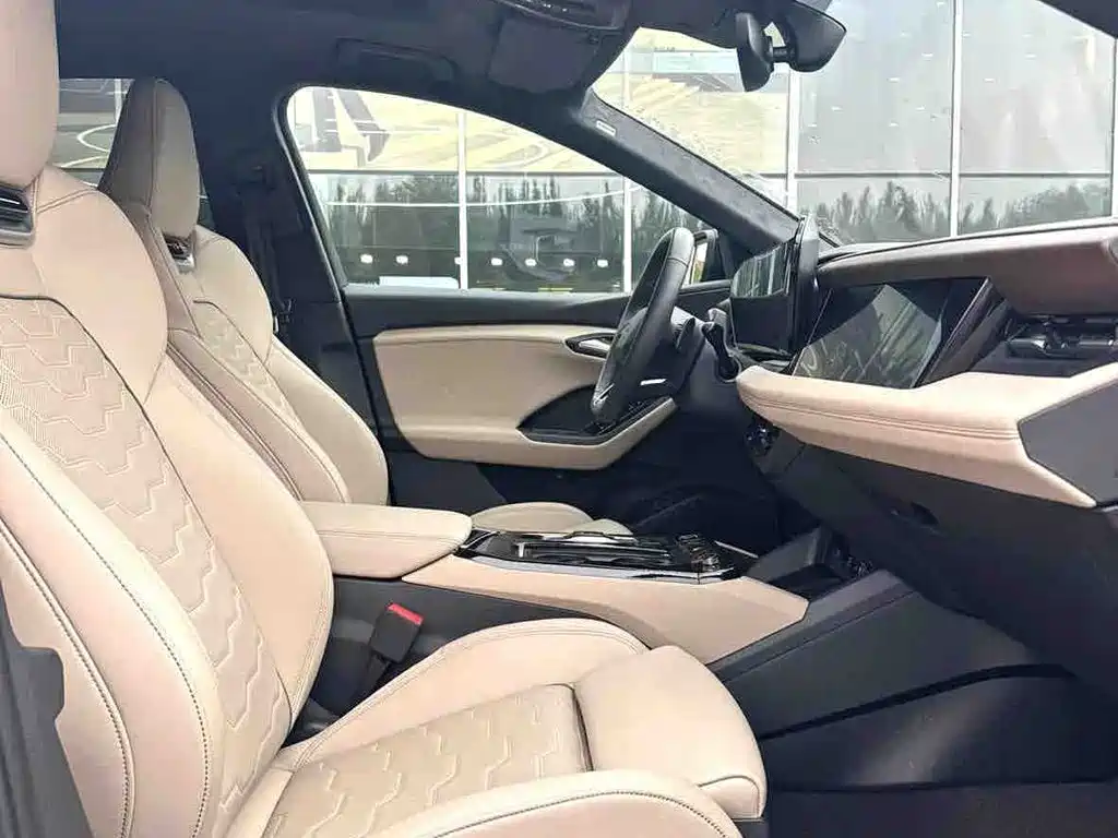 Audi Q6L e-tron — миниатюра 8