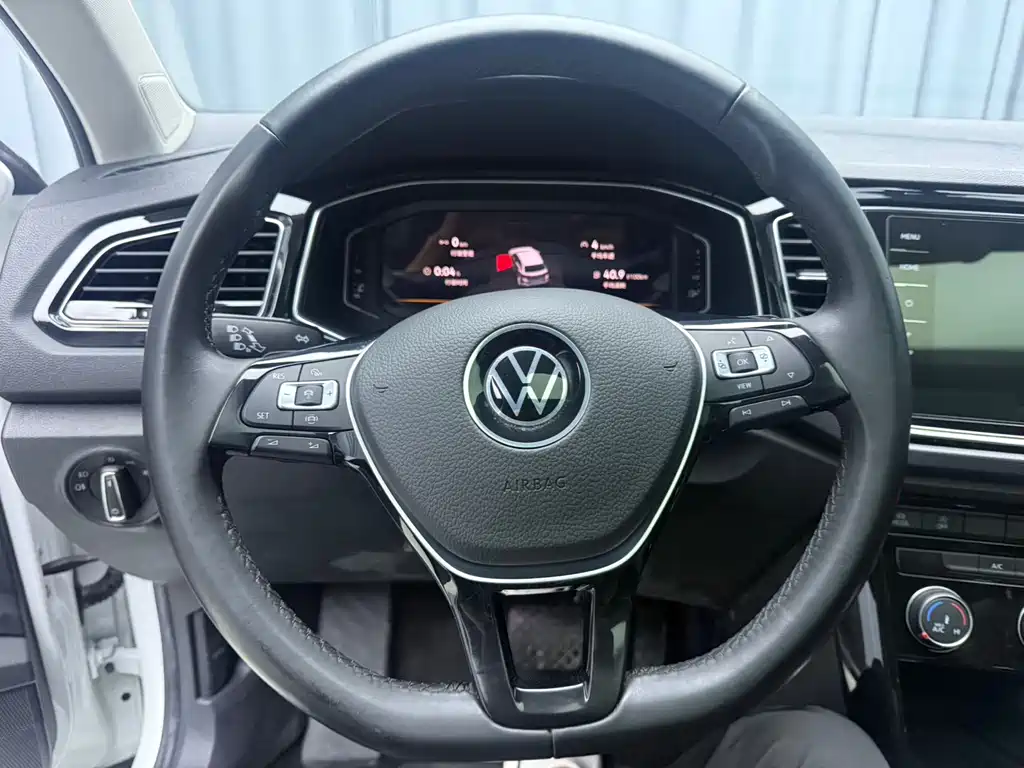 Volkswagen T-Roc 2022 — фото 13