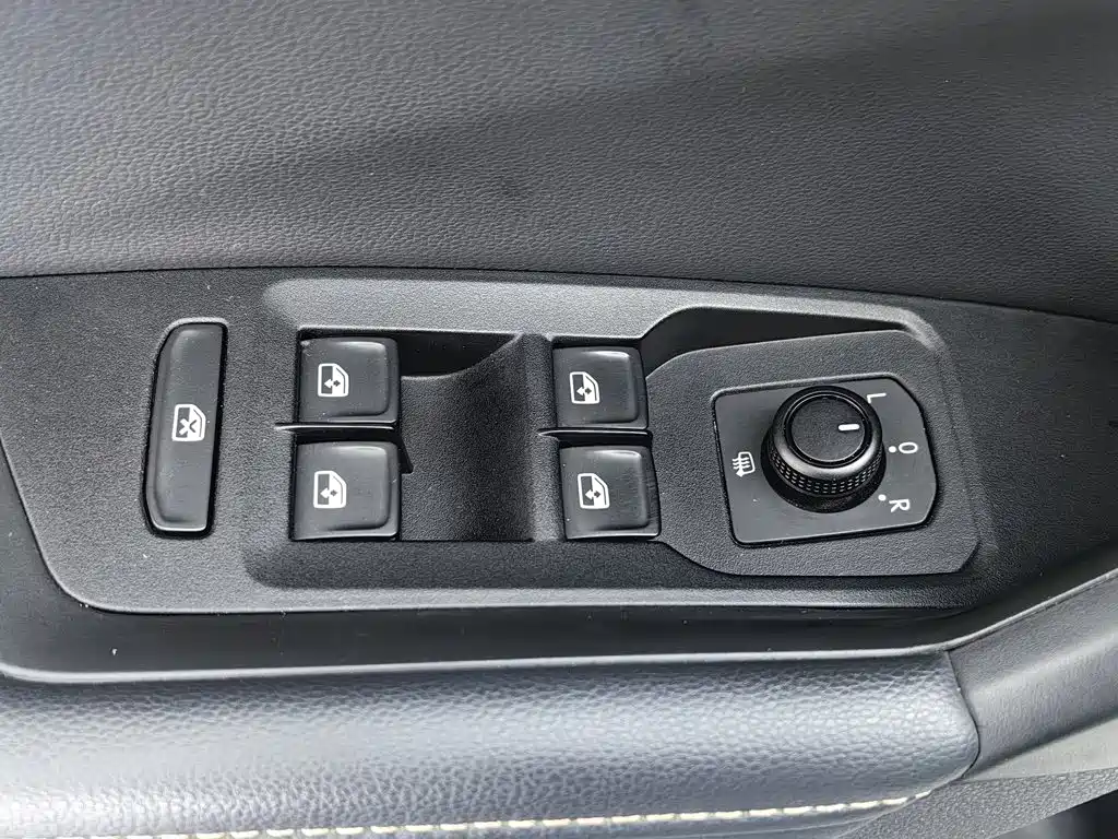 Volkswagen Lavida — миниатюра 9