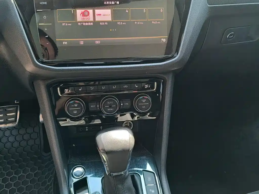 Volkswagen Tiguan L — миниатюра 10