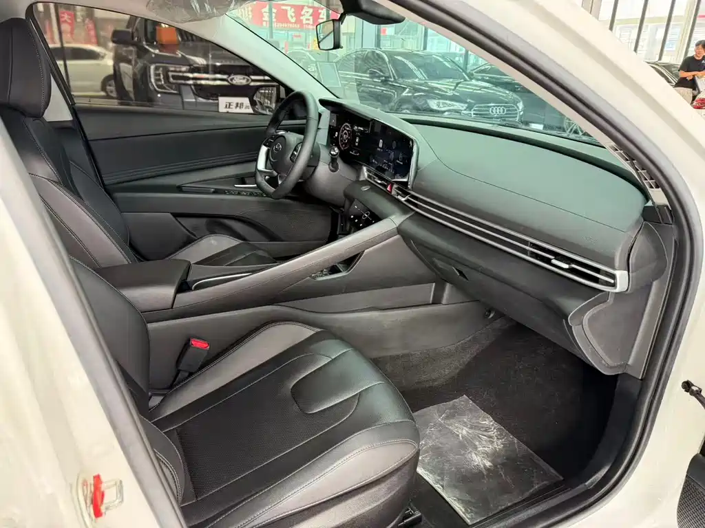 Hyundai Elantra — миниатюра 7
