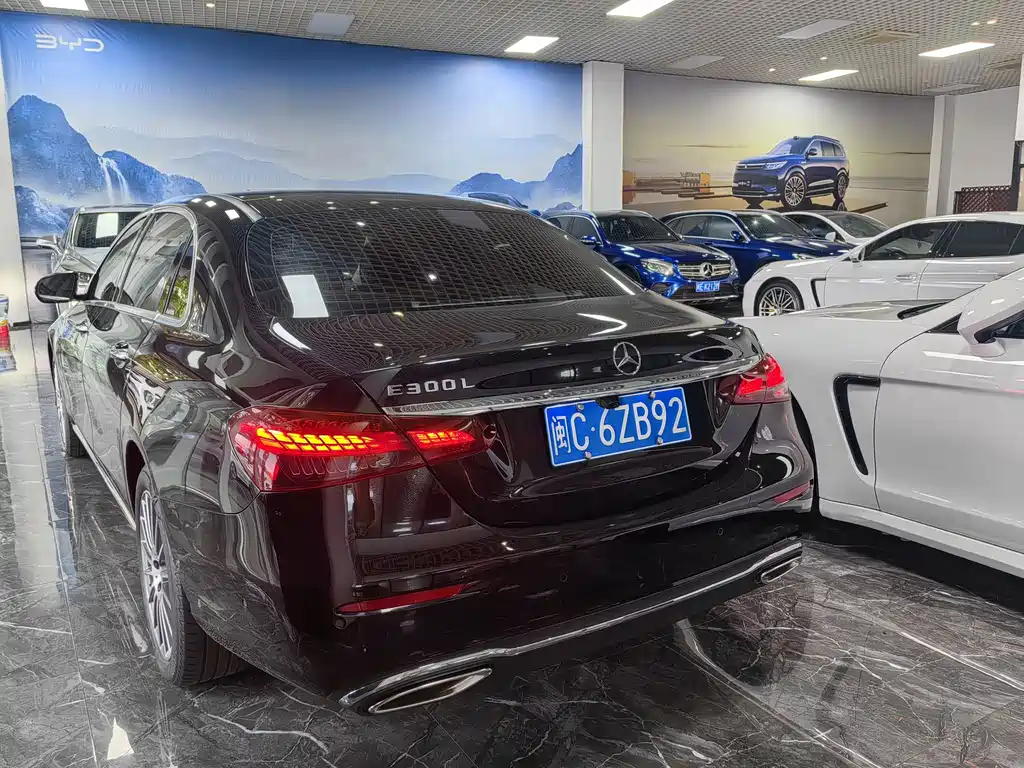 Mercedes-Benz E-Class — миниатюра 6