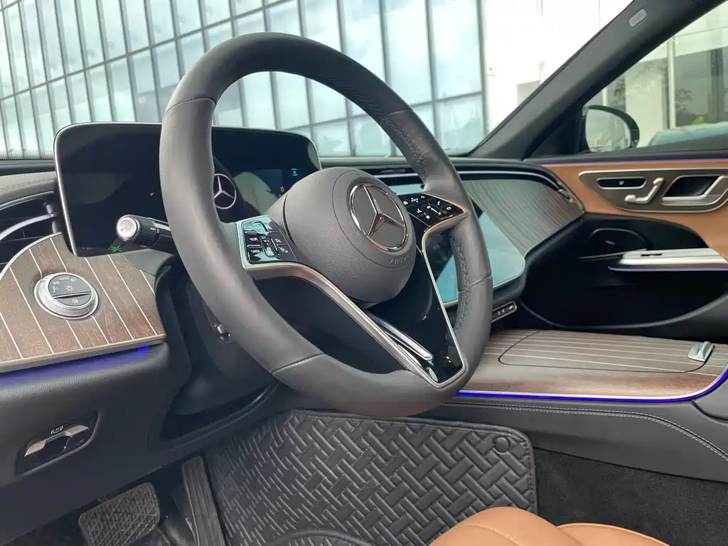 Mercedes-Benz E-Class — миниатюра 5