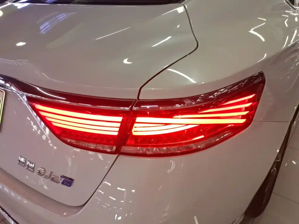 Geely Borui Hybrid — миниатюра 8