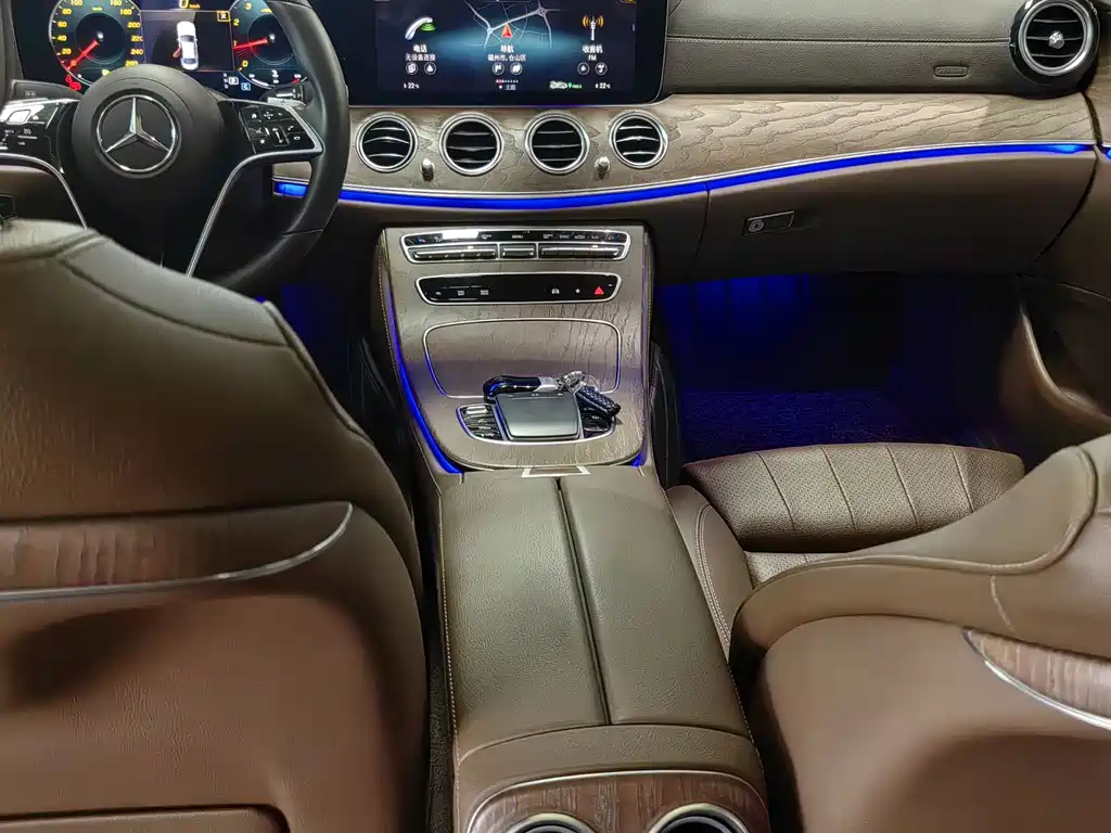 Mercedes-Benz E-Class — миниатюра 9
