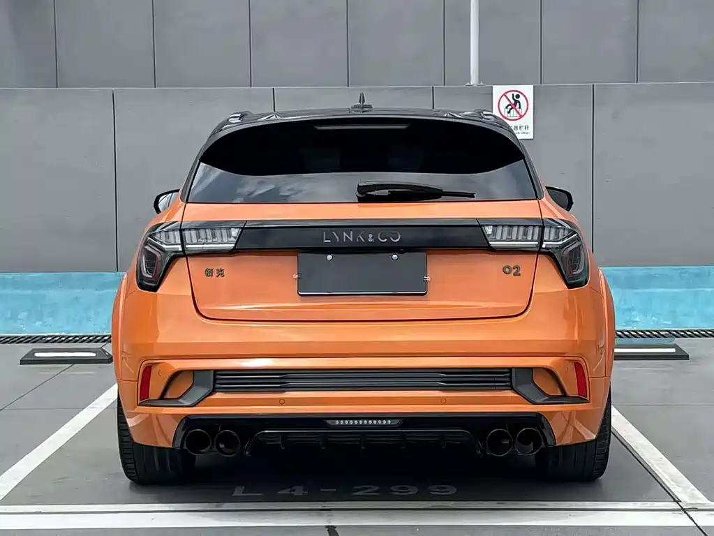 Lynk & Co 02 Hatchback — миниатюра 5