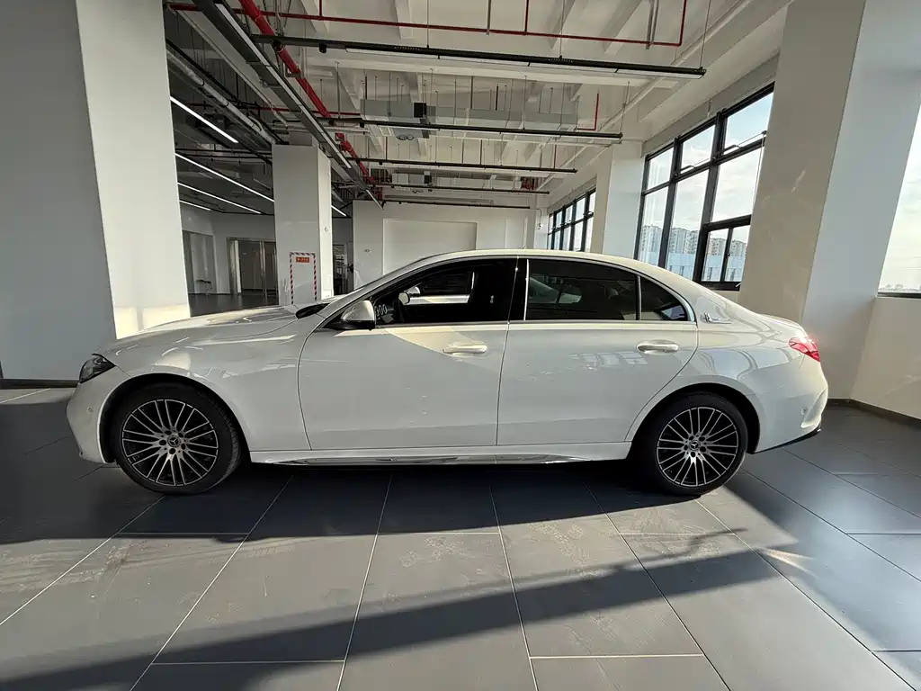 Mercedes-Benz C-Class — миниатюра 3