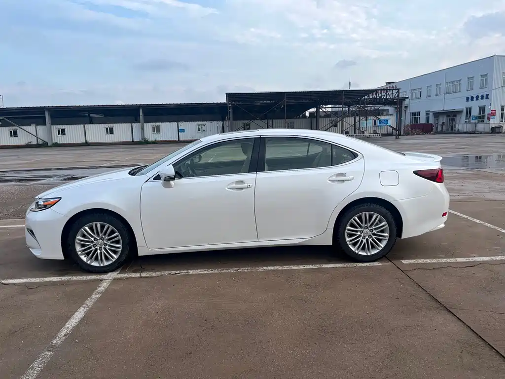 Lexus ES — миниатюра 13